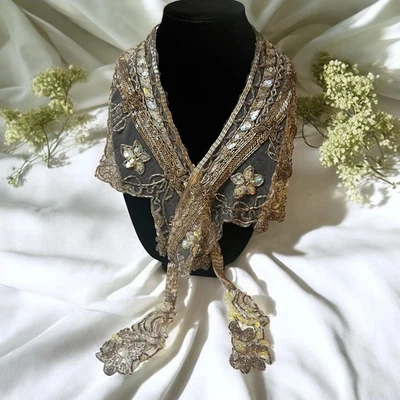 "CAPA/CHAL/ENVOLTURA DE HOMBRO DE MALLA DE LENTEJUELAS IRIDISCENTES/CON CUENTAS DORADAS DE COLECCIÓN 44 X 10""" Foto 1 de 4