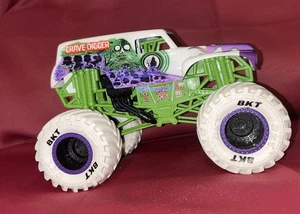 Monster Jam Official Inverse Grave Digger White Die Cast 1:24 Scale Vehicle - Picture 1 of 24