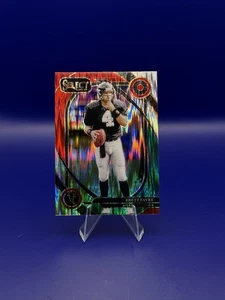 2024 Select Brett Favre Schlägerstufe Red & Green Shock Prizm Falcons - Bild 1 von 2