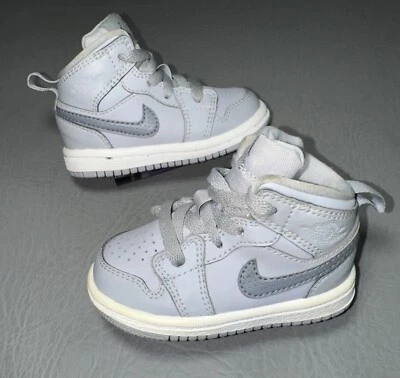 Nike Air Jordan 1 Mid Retro Gris Blanco Tenis Niño Pequeño Talla 4C - 640735-033 Foto 1 de 4