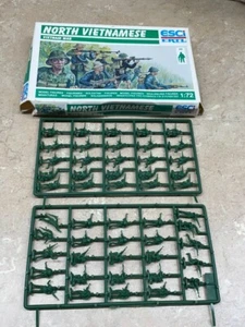 NUOVO ESCI ERTL guerra del Vietnam del Nord scala 1:72 P-229 set 50 figurine - Foto 1 di 9
