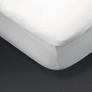 Mitre Essentials Spectrum Fitted Sheet in White Soft Polycotton - Metric Single - Picture 1 of 2