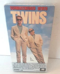 Sealed TWINS 1988 VHS Video Schwarzenegger DeVito MCA Recycled Video - Picture 1 of 6