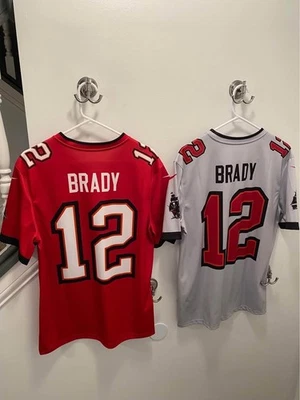 Nike Hombres NFL Tampa Bay Buccaneers Mediano Fútbol Rojo y Gris Camiseta 12 Tom Brady Foto 1 de 4