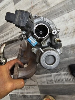 Cargador turbo Volkswagen Golf con colector GEN 6 10/2008-01/2016 Foto 1 de 4
