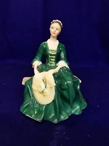 Royal Doulton Figurine "Lady From Williamsburg" HN 2228 - Picture 1 of 5