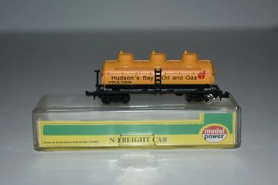 N Scale Model Power 3415 Hudson's Bay Oil 3-Dome Tank Car 77976 C8713 - Image 1 of 3
