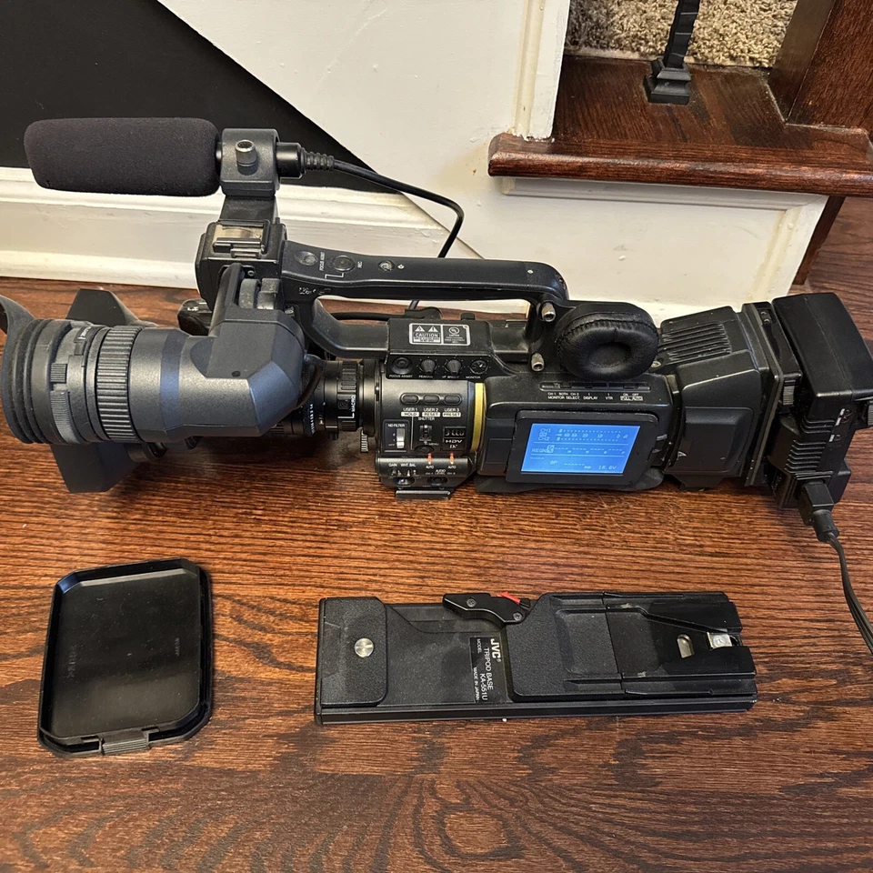 JVC PRO CAMERA GY-HD250CHU HDV DVCAM ~359 HRS! FUJINON HTs18x4.2BRM-M48 Working - Image 1 of 4