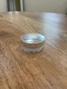 NUEVO Polvo fijador iluminador debajo de los ojos Becca .09 oz - Imagen 1 de 3