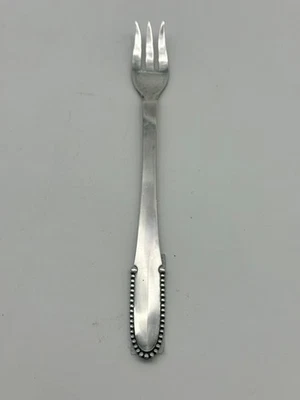 Tenedor de cóctel de mariscos. Georg Jensen Dinamarca. Patrón de cuentas. 1945-1951. 6 1/4" Foto 1 de 3