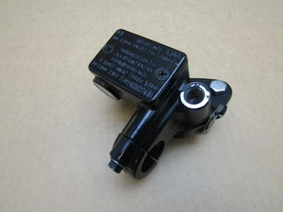 Honda CB125F M-M 2023 4,114 miles front brake master cylinder (15437) - Image 1 of 4