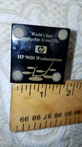 Fermacarte souvenir HP 9000 WorkStation primo chip singolo al mondo 32 bit CPU - Foto 1 di 8