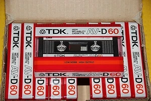 TDK AV-D 60 1985 USA TYPE I SCATOLA DA 10 CASSETTE (SIGILLATE) - Foto 1 di 5