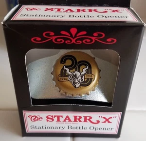 ABRIDOR DE BOTELLAS STONE Brewery 20th Anniv STARR Montaje en Pared Barra Popper Cerveza Soda Gorra - Imagen 1 de 2