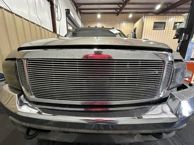 PICKUP FORD F350SD 1999-2002 PARRILLA CROMADA ENVOLVENTE CON BARRAS PINTADAS Foto 1 de 4