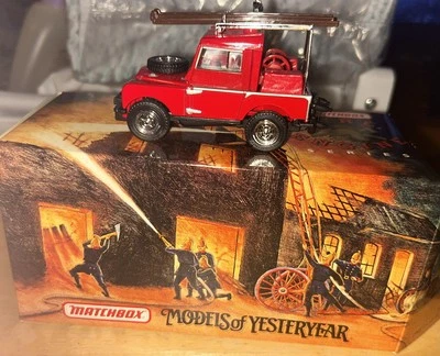 MATCHBOX-MODELS OF YESTERYEAR-YFE02-1948 LAND ROVER AUXILIARY-FIRE ENGINE SERIES - Image 1 of 4