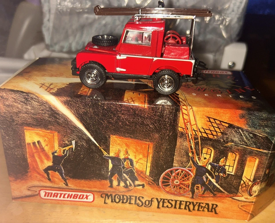 MATCHBOX-MODELS OF YESTERYEAR-YFE02-1948 LAND ROVER AUXILIARY-FIRE ENGINE SERIES - Image 1 of 4