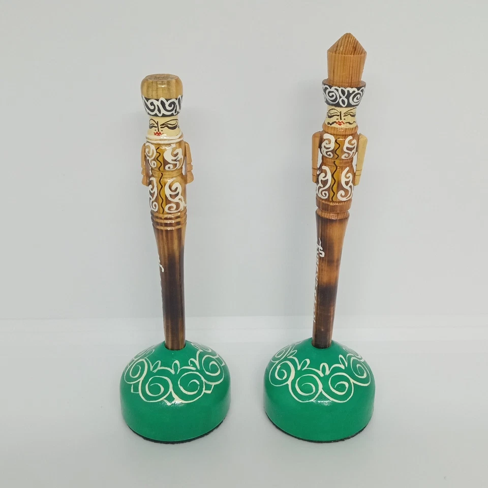 Difícil de encontrar (2) bolígrafos de madera hechos a mano KIRGUISTÁN arte popular kirguís (Asia Central) LEER Foto 1 de 4