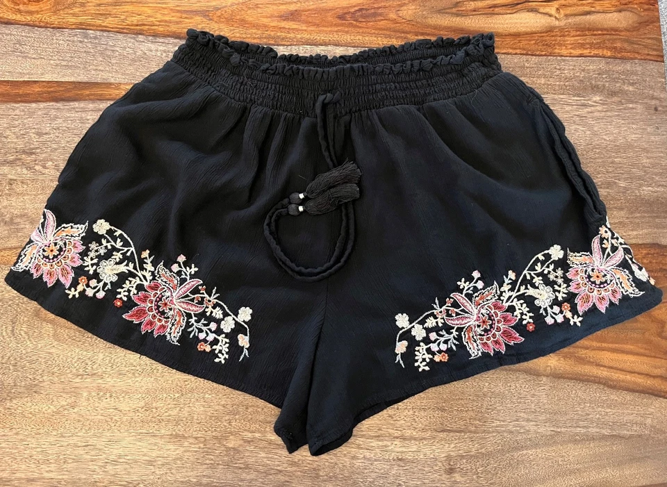 American Eagle Black Stretch Shorts with Embroidered Flowers Size Small  - Image 1 of 4