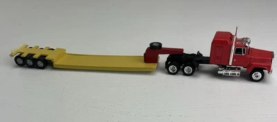 КРАСНЫЙ ПОЛУПРИЦЕП FORD И ЖЕЛТЫЙ НИЗКИЙ ПРИЦЕП ДЛЯ МАЛЬЧИКА ~ HO МАСШТАБ ЦАРАПИНЫ ПОСТРОЕН - Изображение 1 из 4