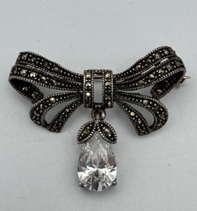 Vintage 925 Sterling Silver CW Signed Marcasite Bow Dangle Crystal Brooch Pin - Picture 1 of 3