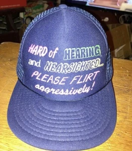 Schwerhörig, bitte flirten Sie aggressiv Trucker Vintage komischer Spruch Mütze - Bild 1 von 4