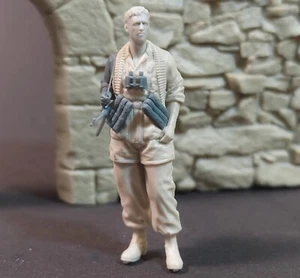 Panzer Art, FI35-248, paracaidista alemán MG34 portador de munición, 1 figura, 1:35 - Imagen 1 de 5