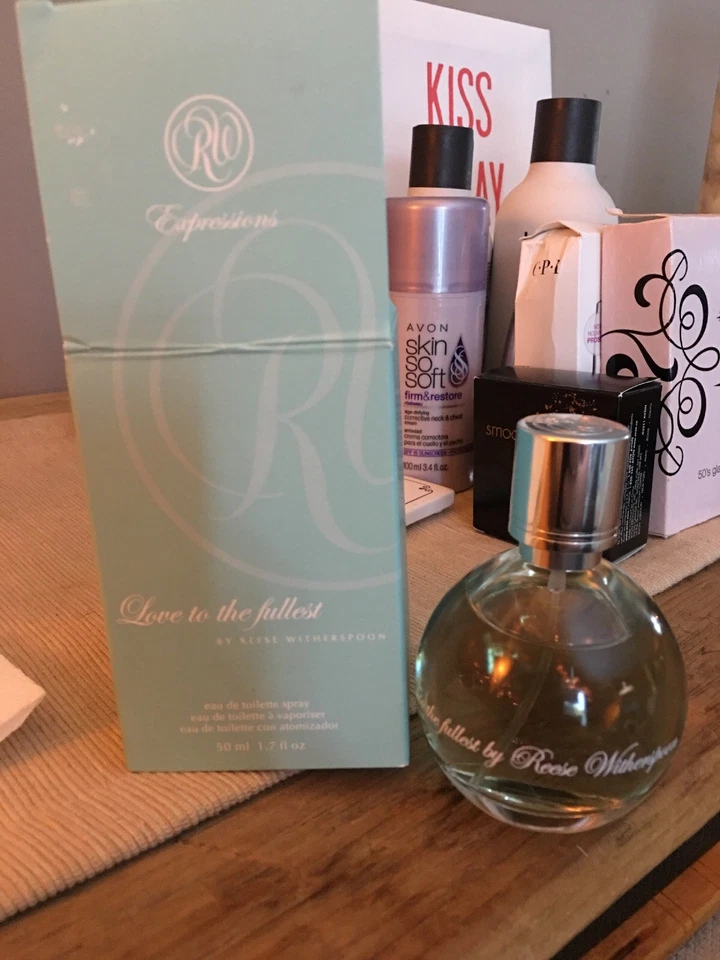 ~Avon~Love to the Fullest de Reese Witherspoon~Eau de Toilette Spray Nuevo en Caja Foto 1 de 1