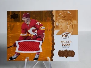 Walker Duehr 2023-24 Upper Deck Ice Orange Rookie Jersey Calgary Flames RC - Bild 1 von 2