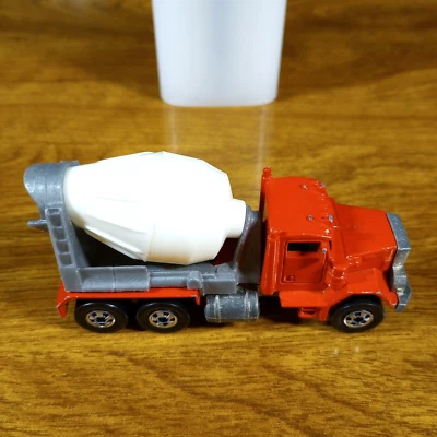 Смеситель цементный Hot Wheels Workhorses Peterbilt красный BW Blackwall Малайзия 1985 - Изображение 1 из 4