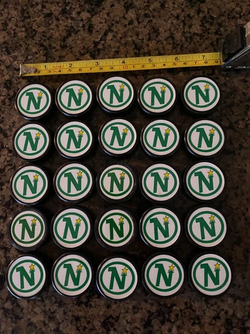 VINTAGE NOS 1983-1984 25 MINNESOTA NORTH STARS PROMO MINI PUCKS Cover