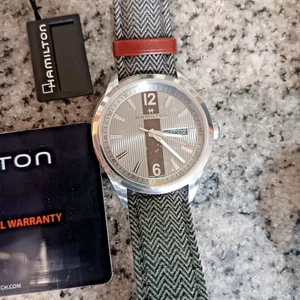 Hamilton Broadway Day Date Quarz graues Zifferblatt Stoffband Herrenuhr H43311985 - Bild 1 von 9