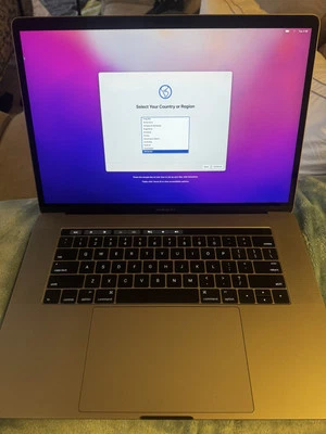 Apple MacBook Pro (Retina) 15,4 pulgadas 2017/Intel Core i7 2,6 GHz, 512 GB Touch Bar Foto 1 de 4