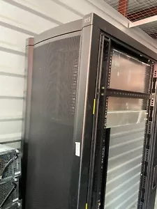 APC Netshelter Server Rack Schrank Haustür & 1 Seitentür extra tief AR2314BLK - Bild 1 von 4