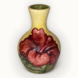 Rare Color Vintage William Moorcroft Yellow Hibiscus Flower Bud Vase - Picture 1 of 15