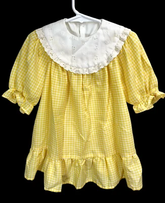 Vestido de Colección Años 70 Amarillo Pradera Guinga Ojales Encaje Cuello Babero Volantes Niñas 4 Foto 1 de 4