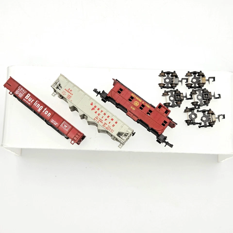 Lote de camiones de ruedas de metal escala N Minitrix Caboose SP tolva Burlington autos planos Foto 1 de 4