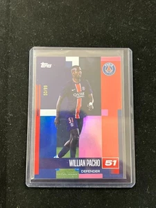 Willian Pacho 2024-25 Topps PSG Equipo Set Base Primer Equipo Base Rosa/99 PSG - Imagen 1 de 2