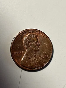 1983 1c  Lincoln Memorial Cent, OFF CENTER error. RARE COIN.no Mint Mark Texture - Picture 1 of 2