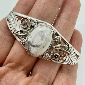 Navajo Cuff White Buffalo Bracelet 6.5" By Rene Yazzie Sterling Silver 13 grams - Picture 1 of 7