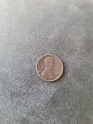 RARE 1960 Lincoln Memorial Penny RIM ERROR & NO MINT DATE - Image 1 of 2