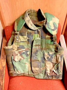 U.S. Military USGI Woodland Fragmentation Flak Vest - Medium - Picture 1 of 5