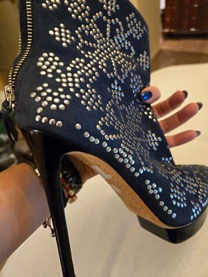 Pointed Toe Stiletto Booties  Gen-Leather Sz 9 - Dark Blu Silver Studded*** Foto 1 de 4