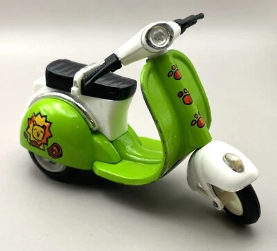 "Muñeca scooter motor 3 ruedas diecast 2012 impresión león/pata verde 4"" tamaño 4-6""" Foto 1 de 4