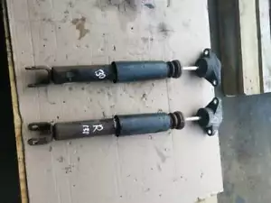 12-17 HYUNDAI I30 MK2 5 DOOR REAR SUSPENSION STRUTS SHOCK ABSORBERS (PAIR) - Picture 1 of 2