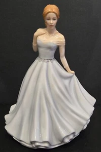 Statuina Royal Doulton 7 1/4" Bone China Lady HN 5877 gioia perfetta - Foto 1 di 7