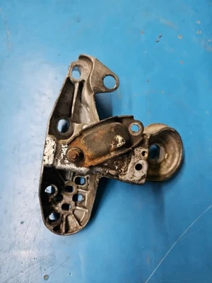 Soporte de montaje motor AUDI VW B5 A4 S4 4B0199351B Foto 1 de 3