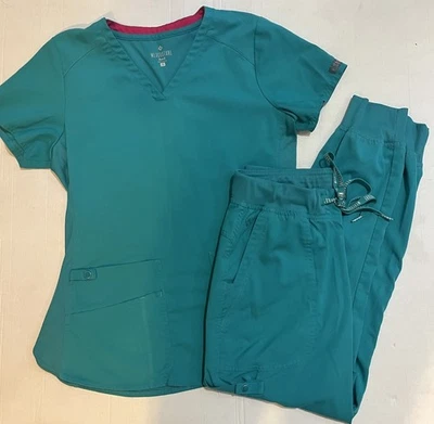 Blusa Médica y Joggers para Mujer Medcouture Touch Pequeña Verde azulado Foto 1 de 4