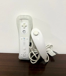 WII Telecomando Wii MotionPlus e  Nunchuk Bianco per Nintendo WII Originale - Foto 1 di 6