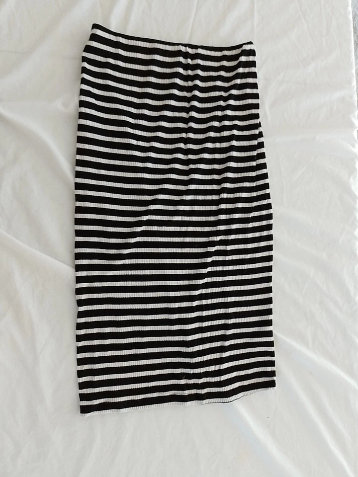 Ladies Skirt Oasis Size S Stretch Striped Black 26391 - Image 1 of 4